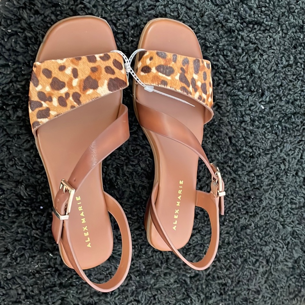 Cute brand new heeled sandals!